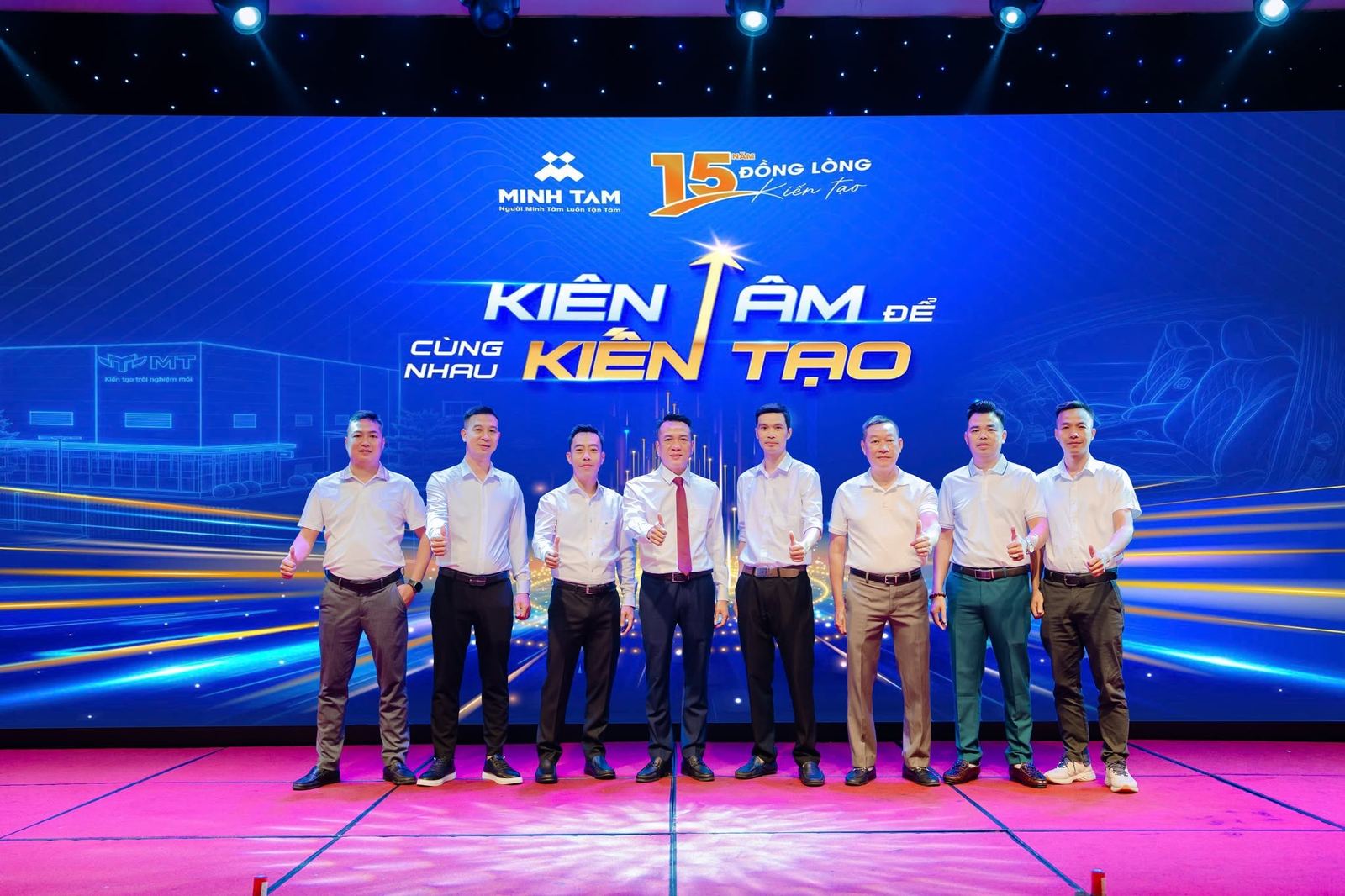 Ban lãnh đạo Minh Tâm Group trên sân khấu đêm Gala kỷ niệm 15 năm