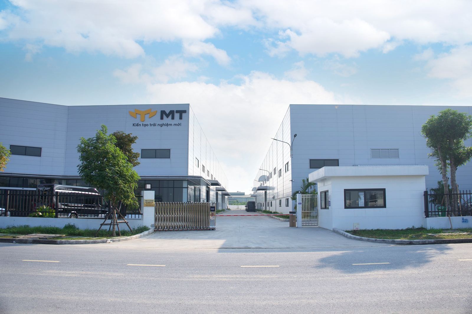Cổng nhà máy Minh Tâm Group